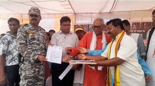 आदिवासी जेल भरो आंदोलन में पुलिस की सख्ती से नहीं जुटी भीड़