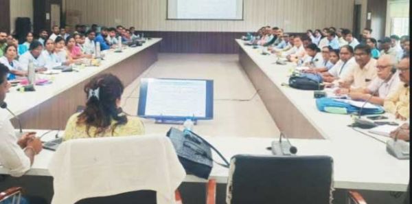 आयुष्मान कार्ड पंजीयन सर्वेक्षण के बारे में दिया प्रशिक्षण
