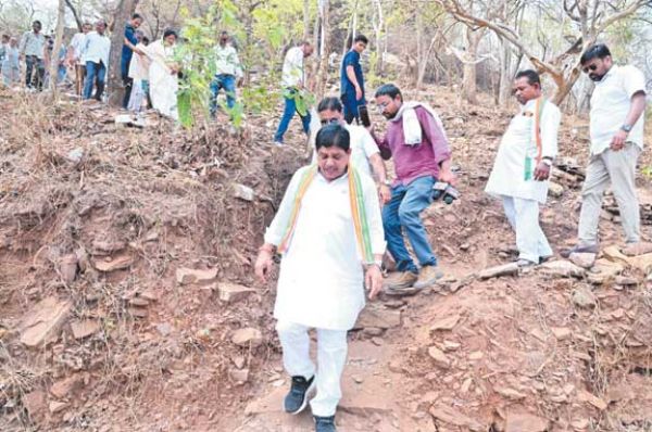 डहरिया पहुंचे गिरौदपुरी धाम, जैतखंभ का अवलोकन, लोगों से चर्चा
