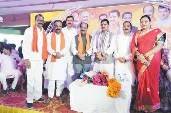 केन्द्रीय मंत्री तोखन साहू का साहू समाज ने किया सम्मान