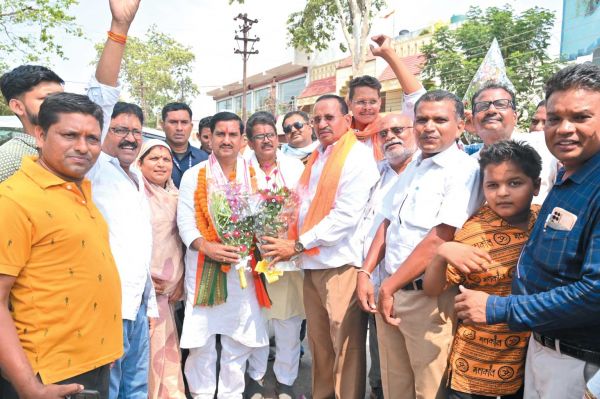 कुरूद में केन्द्रीय मंत्री का जोशीला स्वागत