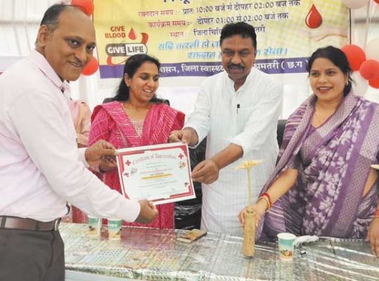 रक्तदान के लिए हरख जैन का सम्मान                           