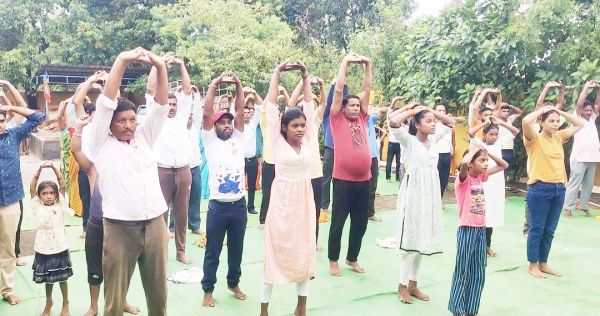 योगाभ्यास से कांग्रेसी दूर, भाजपाई दिखे सक्रिय, प्रशासन ने पूरी की औपचारिकता