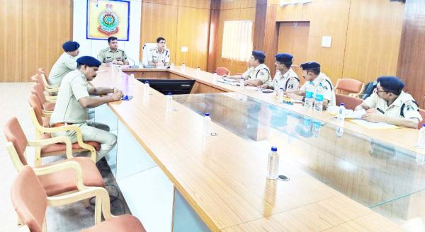 मानव तस्करी और मादक पदार्थों पर टीम बनाकर करें कार्रवाई
