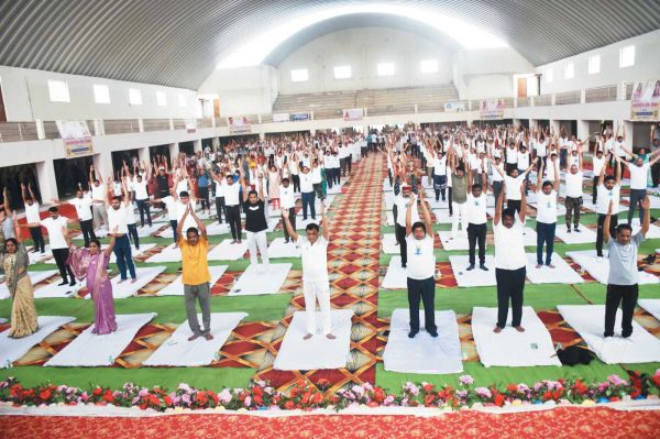 योग न केवल शरीर और मन को स्वस्थ रखता है, बल्कि विश्व को शांति और सद्भावना का संदेश भी देता है-लखन लाल