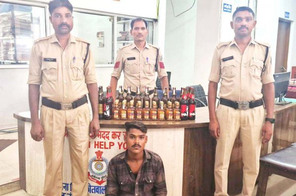अवैध शराब संग आरोपी पकड़ाया