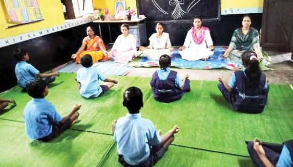 प्राथमिक शाला डोगरी गुड़ा में मनाया विश्व योग दिवस