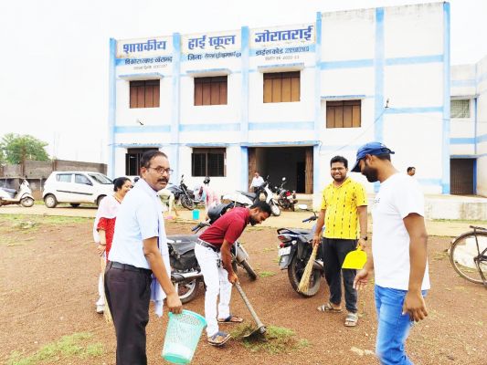 जनसहभागिता से शालेय स्वच्छता अभियान 