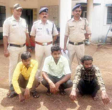 झाड़ फूंक के नाम पर 14 ग्रामीणों से लाखों की ठगी, 3 बंदी