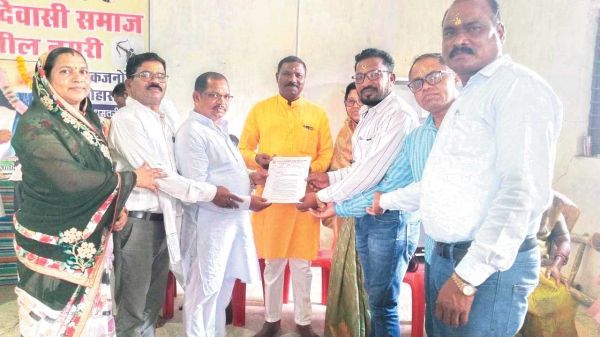 आरक्षण और स्थानीय स्तर पर भर्ती के संबंध में सौंपा ज्ञापन