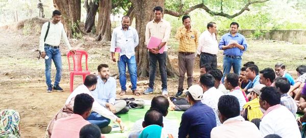 चौपाल लगाकर ग्रामीणों से संवाद  विकास कार्यों का लिया जायजा