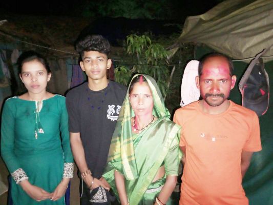 परिवार संग कलेक्टर से मांगी इच्छा मृत्यु