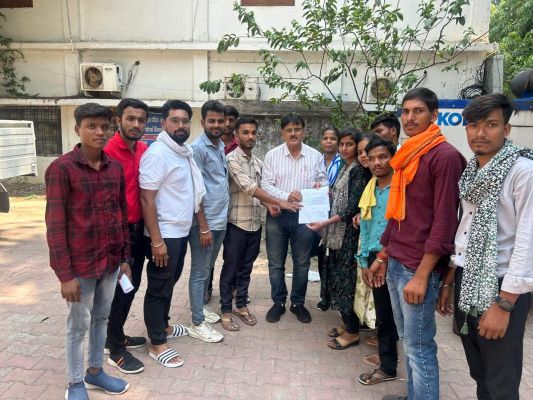 परीक्षा परिणाम गड़बडिय़ों के सुधार के लिए कुलसचिव को ज्ञापन