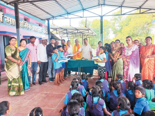 माध्यमिक व प्राथमिक शाला में प्रवेश उत्सव