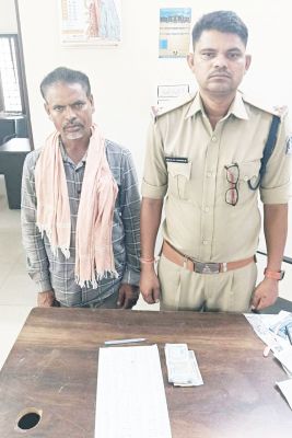 सट्टा-पट्टी संग आरोपी पकड़ाया
