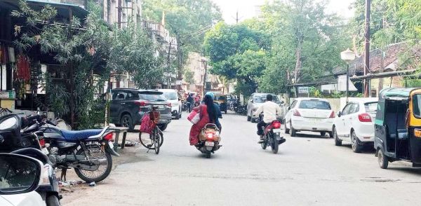 रिहायशी क्षेत्रों में गोदाम बढ़ा रही परेशानी