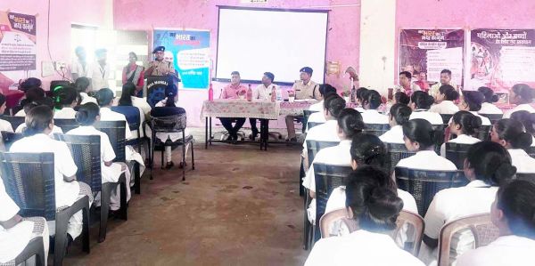 सीएसपी ने नर्सिंग स्टूडेंट्स व टीचर्स को दी नवीन कानून की जानकारी