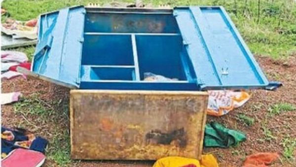 घर वाले सोते रहे और चोर जेवर, नगदी सहित आलमारी को उठाकर ले गए