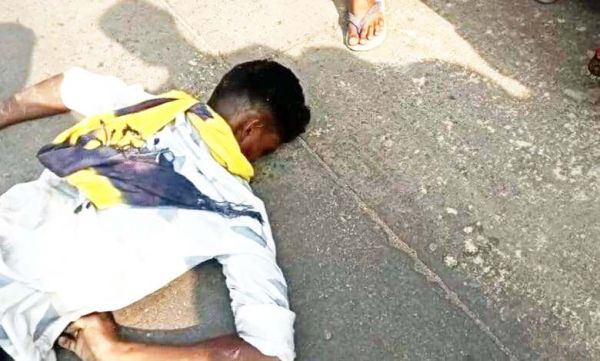 रेत लोड ट्रैक्टर ने बाईक सवार को कुचला, मौत