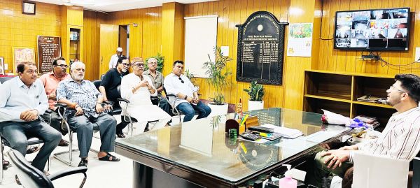 कलेक्टर से ब्राह्मण समाज के प्रतिनिधियों ने क़ी मुलाकात