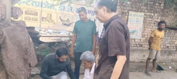 पार्षद ने वार्ड में कराया बोर