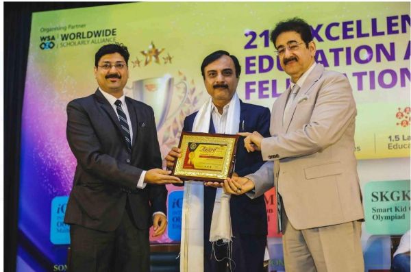 अंबुजा विद्यापीठ और प्राचार्य पांडेय को मिला राष्ट्रीय पुरस्कार