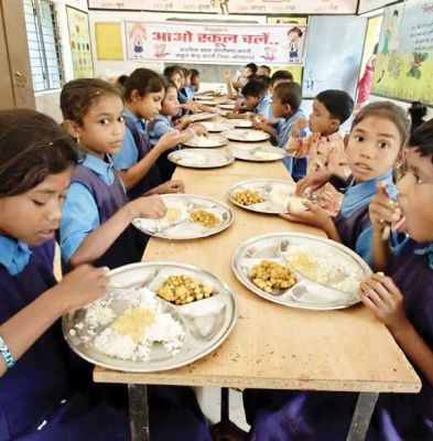 प्राथमिक शाला डोंगरीपारा करंजी में शाला प्रवेशोत्सव, पौधरोपण भी