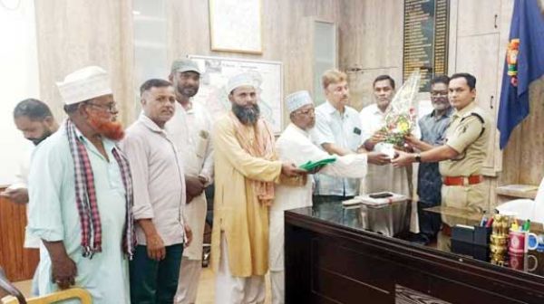 अंजुमन कमेटी ने एसपी से की सौजन्य मुलाकात