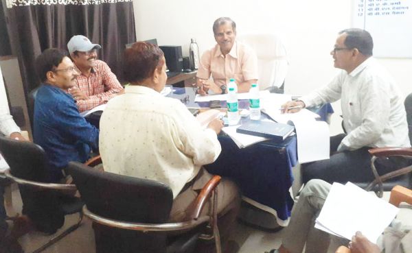 कलेक्टर ने ली शिक्षा विभाग की बैठक