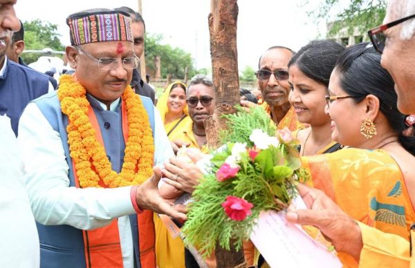   सीएम का आत्मीय स्वागत  