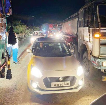 लुचकी घाट के पास 2 घंटे तक लगा रहा जाम, एम्बुलेंस भी फंसी