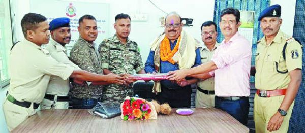 सेवानिवृत एएसआई को दी विदाई 