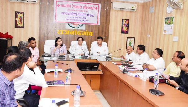 कलेक्टर की अध्यक्षता में रेडक्रास सोसायटी की बैठक