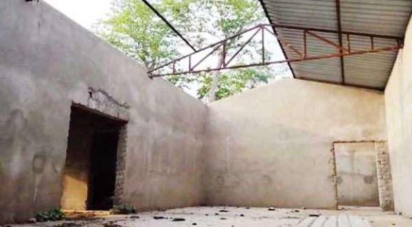 वन उपज खरीदी केंद्र के लिए भवन, 3 साल में भी नहीं बन पाया