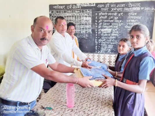 प्रवेशोत्सव में शामिल  हुए जनपद सदस्य