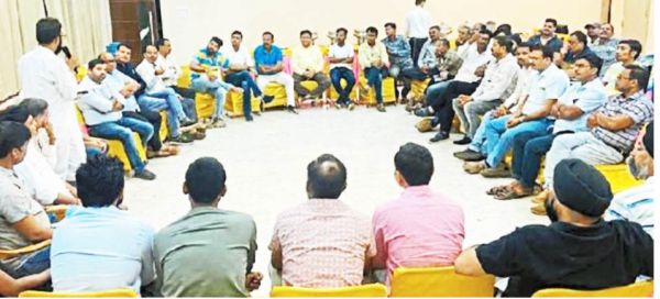 एकतरफा कार्रवाई से कृषि व्यापारियों में नाराजगी, कहा- दुकानदार सिर्फ ट्रेडिंग करते हैं, उत्पादन नहीं