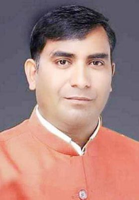 खाद के लिए भटक रहे किसान - महेंद्र