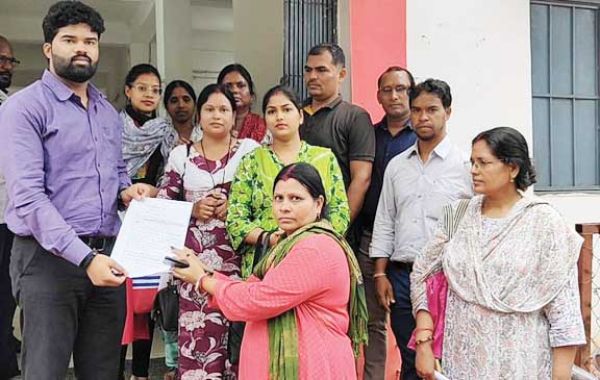 प्राचार्य ने महिला शिक्षिका को जड़ा थप्पड़, अफसरों से शिकायत