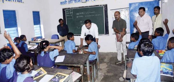 लापरवाही, संकुल समन्वयक और प्रधानपाठक निलंबित, दो को कारण बताओ नोटिस