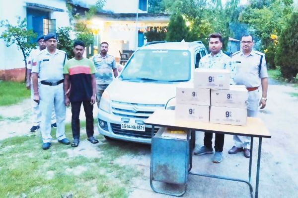 झारखंड से शराब तस्करी करते 2 युवक पकड़ाए