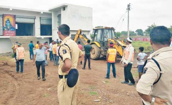 बेजा कब्जा, दूसरे दिन भी चला प्रशासन का बुलडोजर