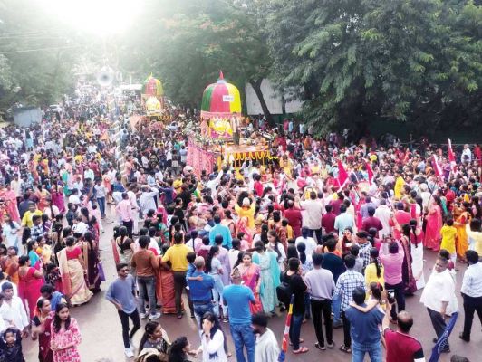 भगवान जगन्नाथ की रथयात्रा निकली, खींचने उमड़े भक्त