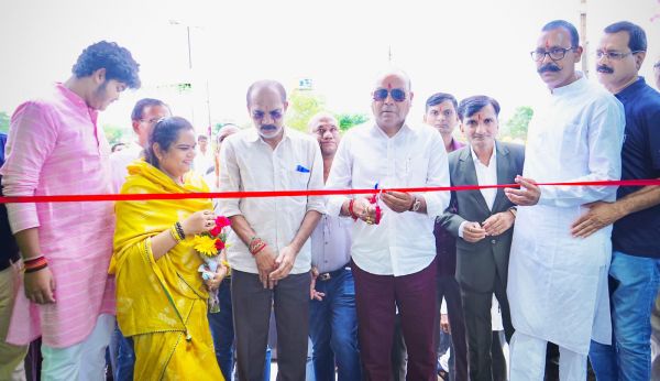 टाइल्स शोरूम का शुभारंभ सेवा भाव से करें व्यापार-विधायक