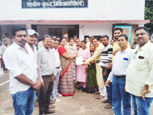 बिजली कटौती व दरों में वृद्धि के खिलाफ कांग्रेस का धरना-प्रदर्शन