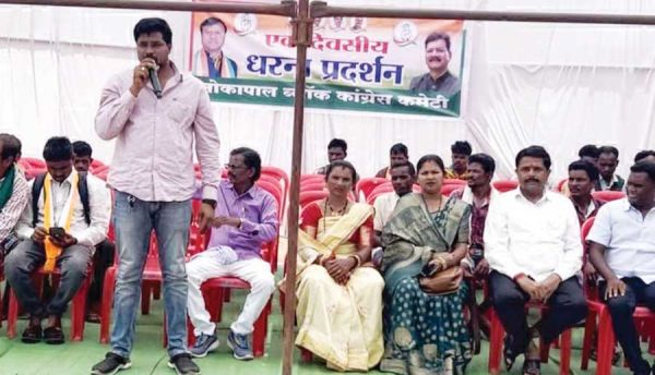  बिजली दर में बढ़ोतरी के विरोध में कांग्रेसियों का धरना-प्रदर्शन