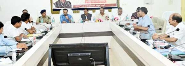  प्रभारी मंत्री चौधरी ने की सरगुजा में बकरियों में किए जा रहे कृत्रिम गर्भाधान की प्रशंसा