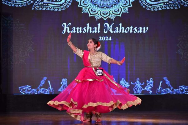 सामाजिक मंच पर सिया ने बिखेरा कथक का जादू