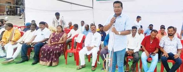कांग्रेस का धरना प्रदर्शन