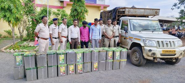 दुकान में चोरी के तीन आरोपी  गिरफ्तार, एक फरार