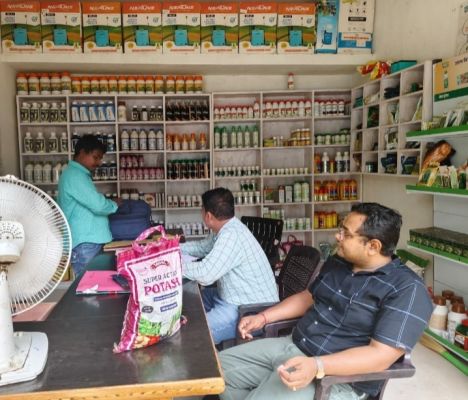 बीज-खाद दुकानों का निरीक्षण